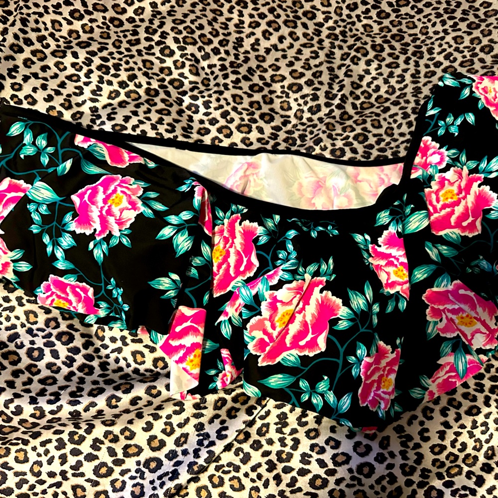 Time & tru one shoulder ruffle swim top